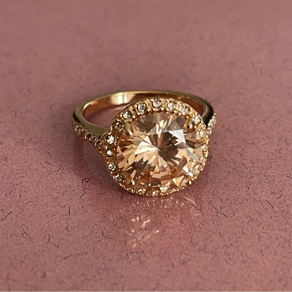 Gorgeous Morganite Cocktail Ring Cubic Zirconia Gold Tone Size 9 - Picture 2 of 9